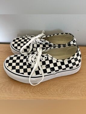 Vans Checkerboard Shoe - Size 9